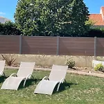 Nyaraló T3 Prive Avec Vue Et Acces Piscine Basse-Goulaine